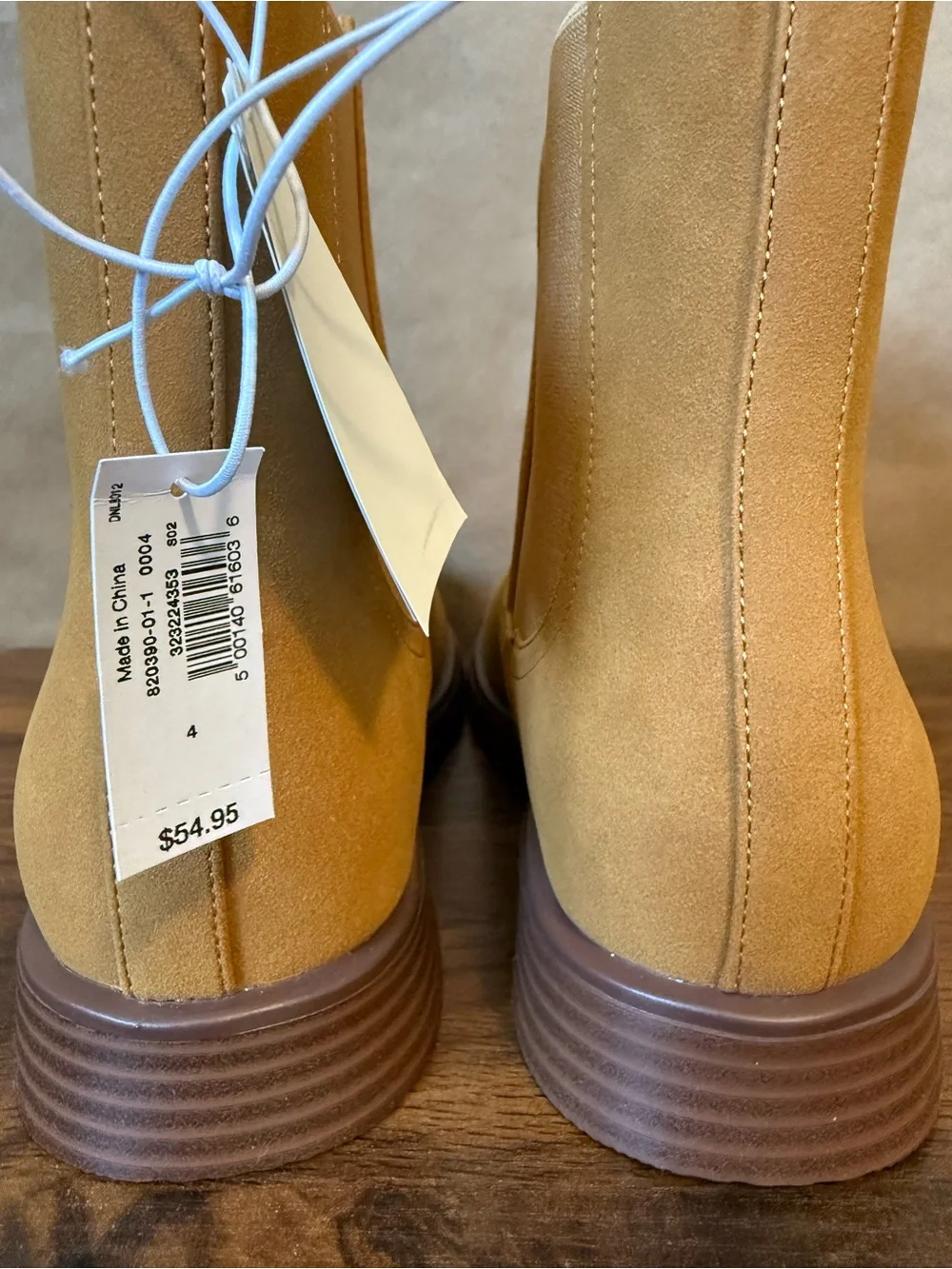NWT Girls Vegan Leather Chelsea Boots in Brown - size 4